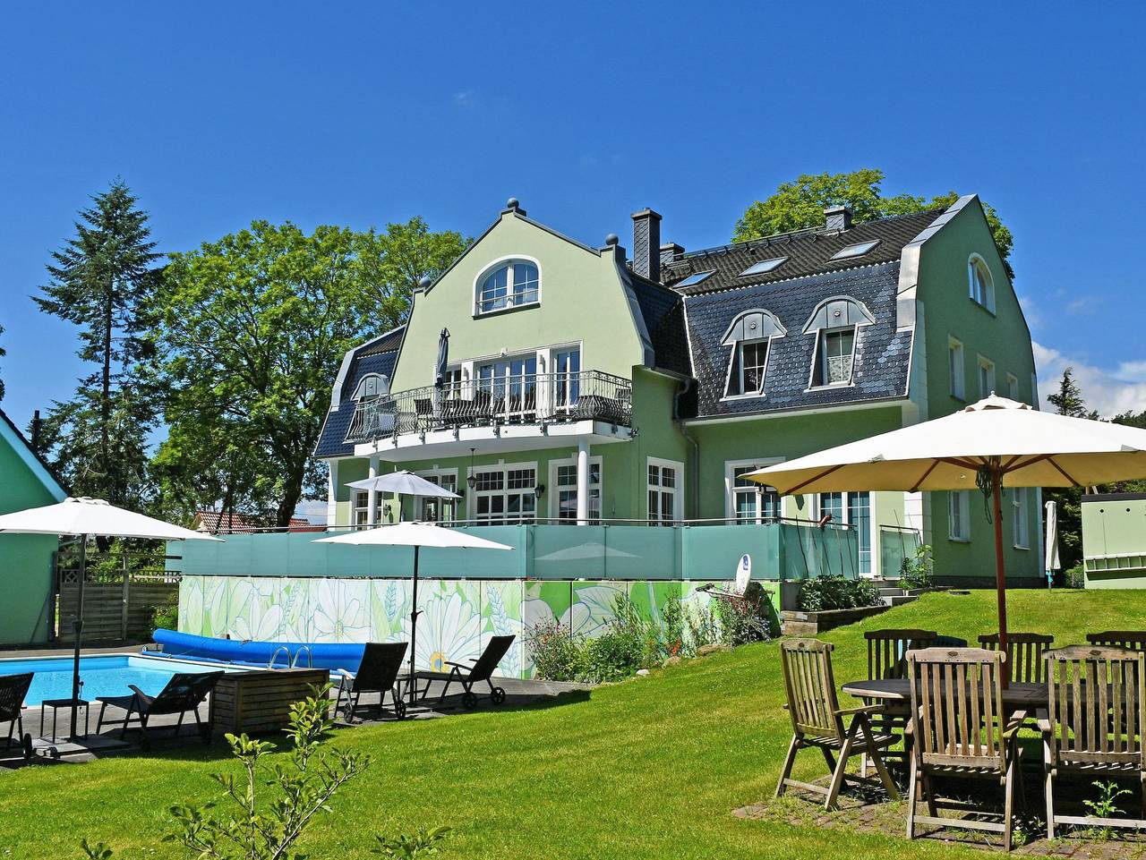 Ganze Ferienwohnung, Gutshaus-Appartem. mit Kamin, Außenpool und tlw. Sauna***** - Ferienappartement Polarstern mit Kamin in Garz/Rügen, Bergen auf Rügen und Umgebung