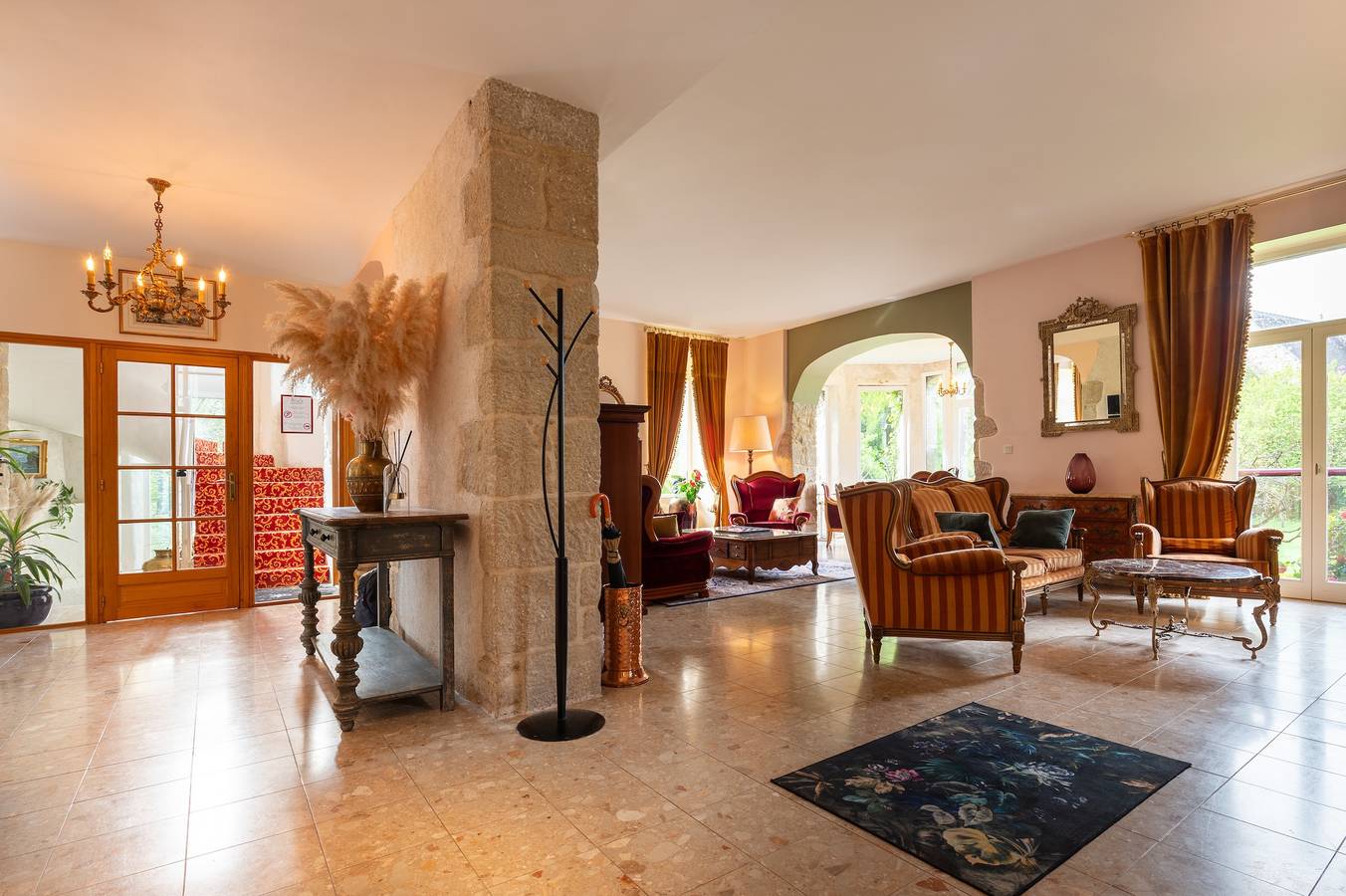 Château 'Gite La Renardière' avec piscine privée, terrasse privée et Wi-Fi in Langoëlan, Région de Pontivy