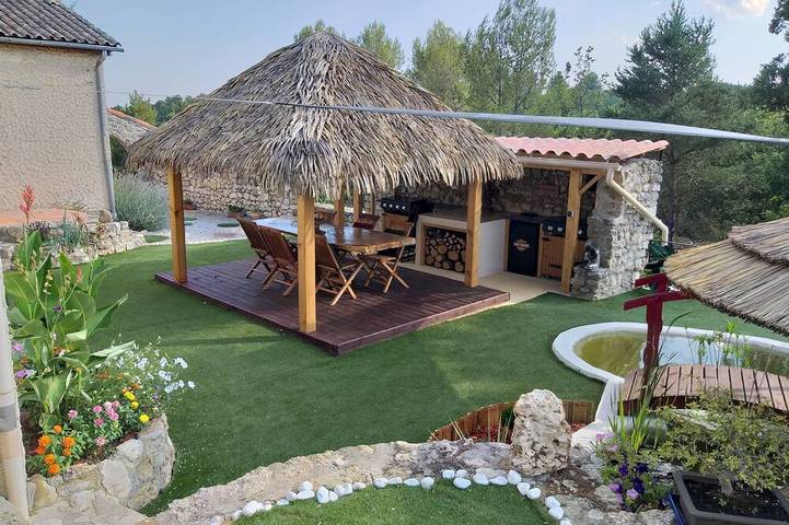 Location de vacances pour 6 personnes, avec Jacuzzi ainsi que Terrasse et Jardin à Saint-Laurent-du-Verdon