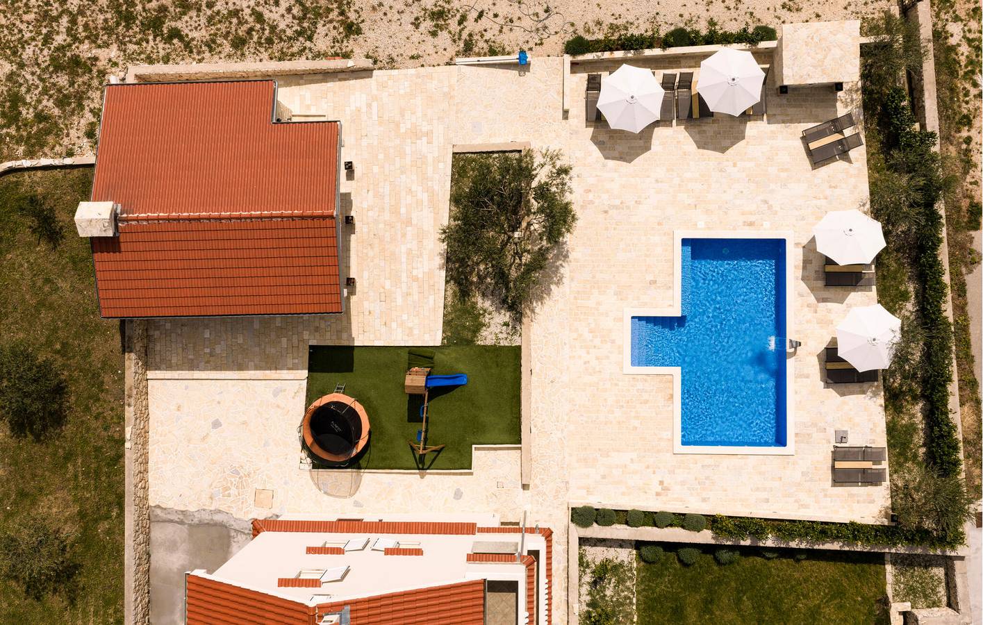 Reizendes Apartment am Pool mit Terrasse in der Nähe des Stadtzentrums von Posedarje in Posedarje, Zadar