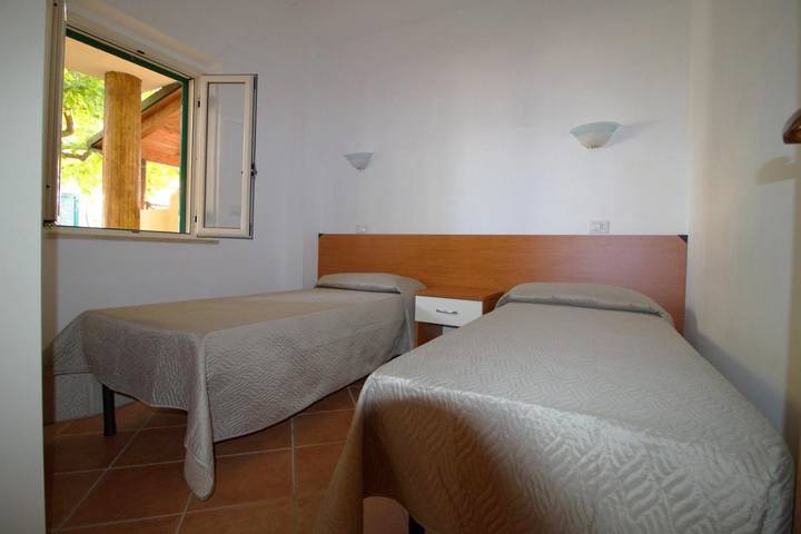 Location de vacances pour 2 personnes, avec Terrasse ainsi que Jardin et Vue à Zambrone - 4