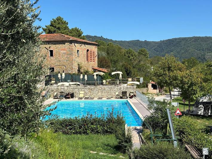 Entire holiday apartment, Mobile Home 'Camping Belsito Olib 502' with Shared Pool, Wi-Fi and Air Conditioning in Montecatini-Terme, Pistoia Province