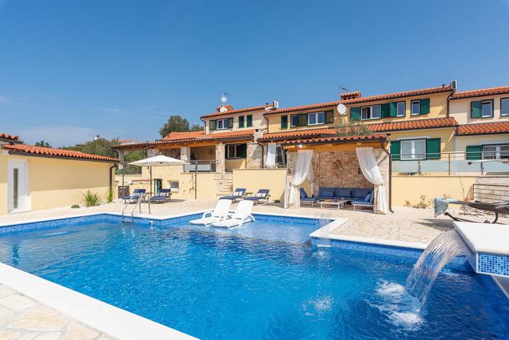 Villa pour 10 personnes, avec piscine à Barbariga - 4