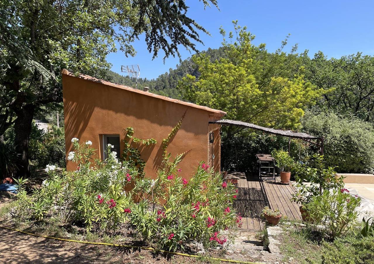 Location studio indépendant avec piscine - Studio in Salernes, Région de Draguignan