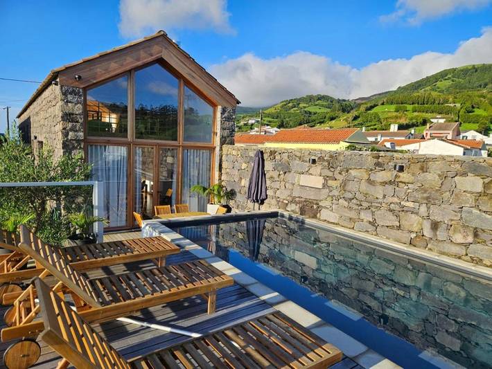 Ferienhaus für 4 Personen, mit Terrasse und Garten sowie Pool und Ausblick