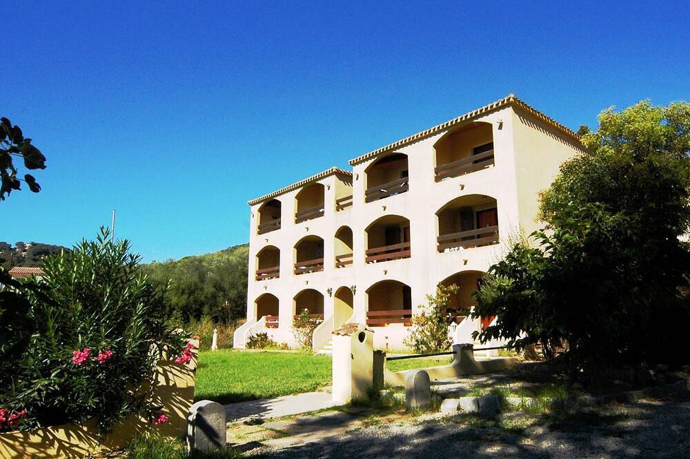 Appartement entier, Appartement avec terrasse, jolie vue mer et golfe, restaurant, proche village in Tiuccia, Casaglione