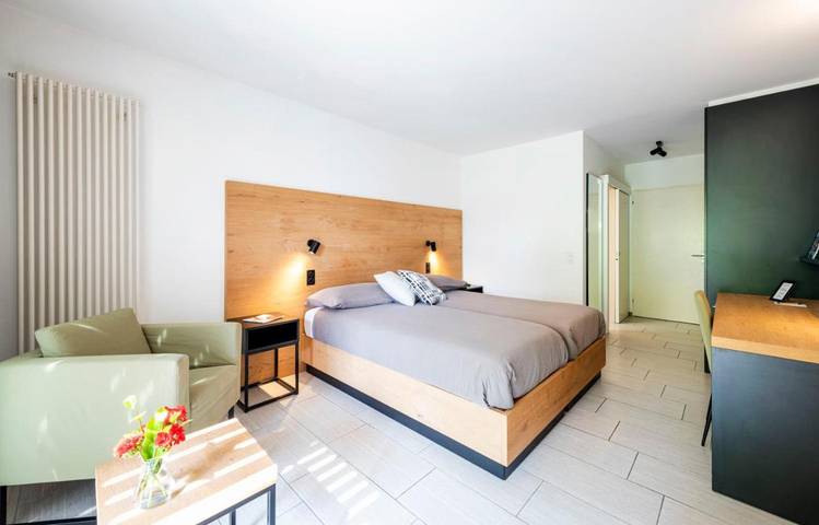 Hotel für 5 Personen, mit Garten und Pool in der Schweiz - 2