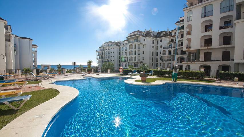 Holiday letting for 6 people, with Balcony and Terrace as well as Pool in La Duquesa