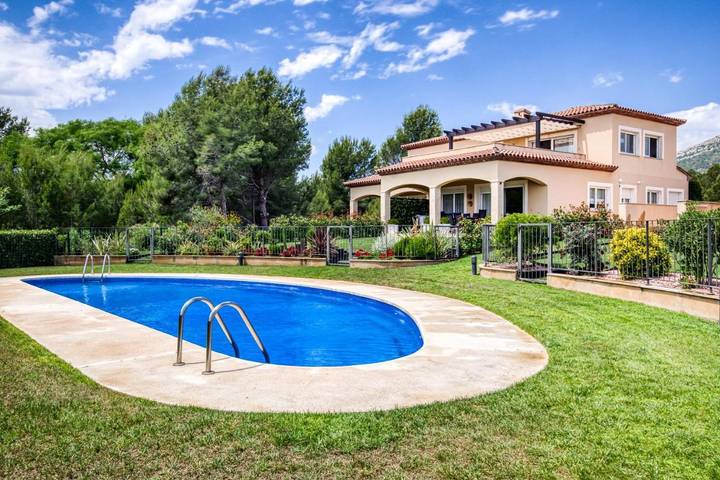 Location de vacances pour 6 personnes, avec piscine ainsi que terrasse et vue, animaux acceptés dans Bonmont Terres Noves - 2