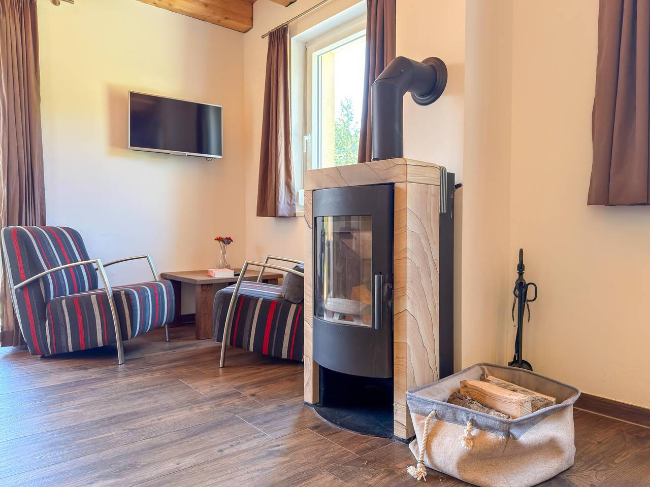 Ruim vakantiehuis bij de skipiste met balkon in Gailtaler Alpen, Kötschach-Mauthen