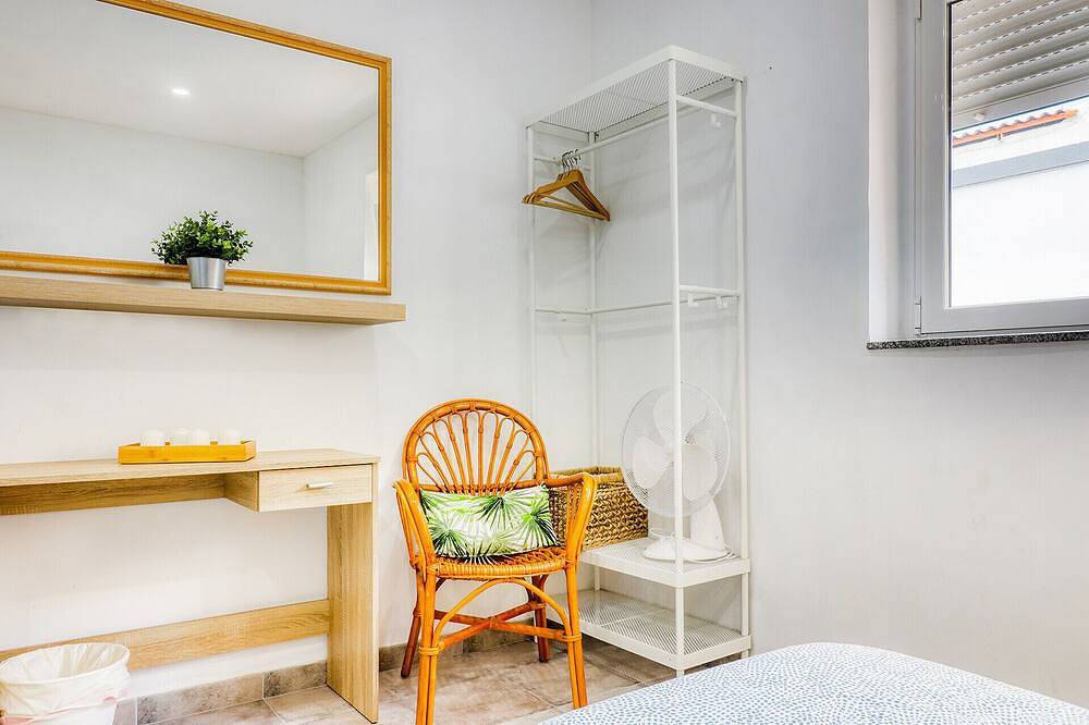 Casa con Terraza Espaciosa y Vista al Mar, a 100m de la Playa in El Guincho, Garachico