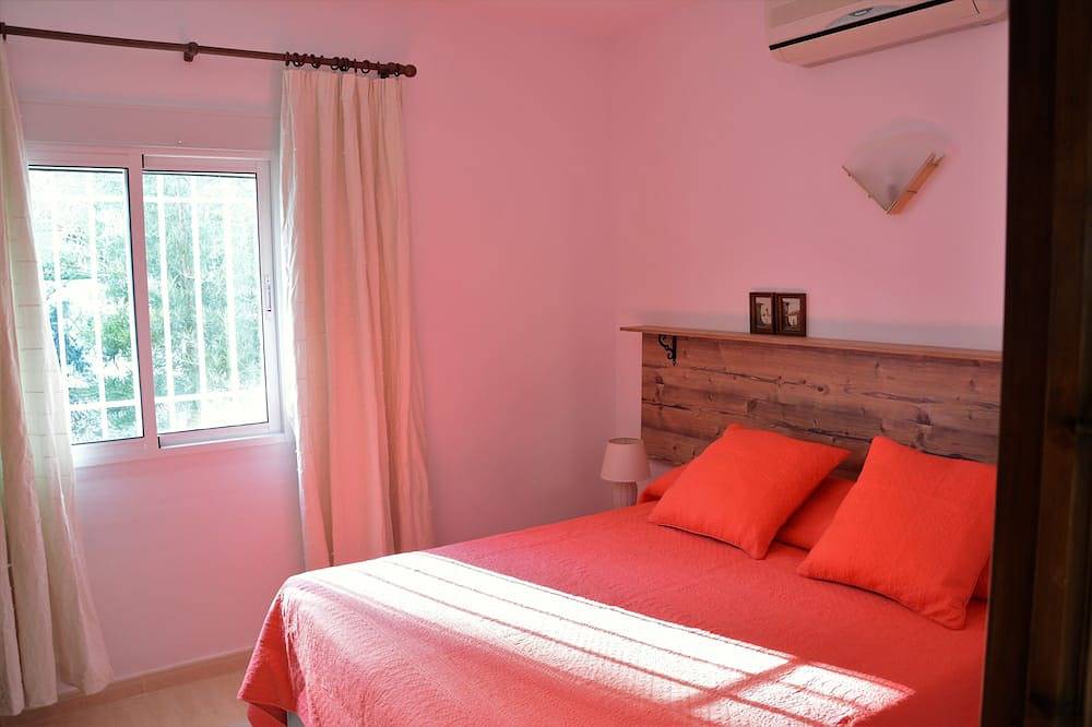 Beautiful villa, Spanish vibes, ,your own big swimming pool (10x5) & guesthouse. in Carcaixent, Costa de Valencia