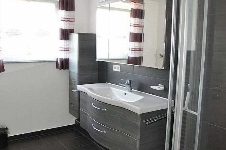 Ganze Wohnung, 80qm große Ferienwohnung in idyllischer Lage am Waldrand in Leipheim, Bayerisch Schwaben
