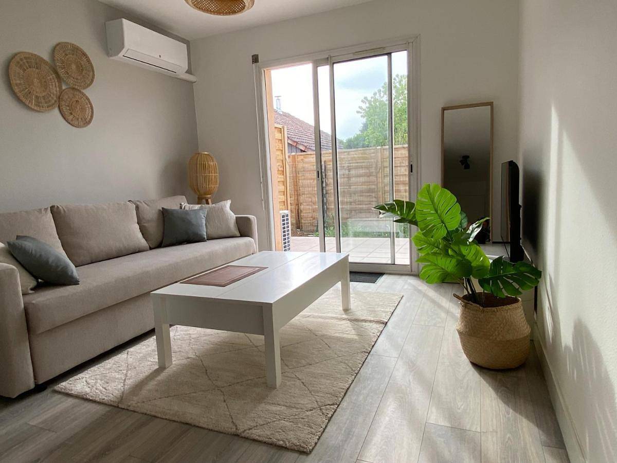 Appartement entier, One-Bedroom Apartment in Villenave-d'Ornon, Région de Bordeaux