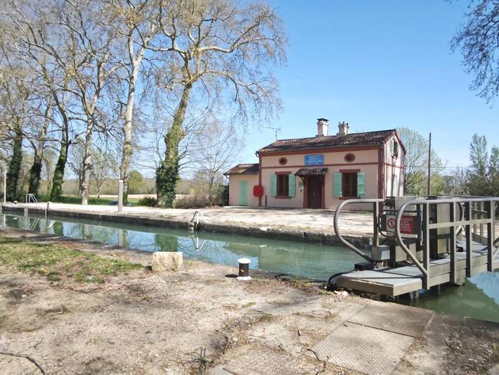 Location de vacances pour 5 personnes, avec Terrasse ainsi que Jardin et Vue à Montech