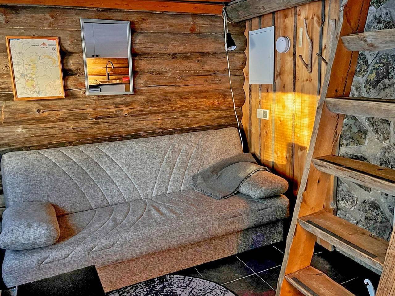 Tievatupa 2, pienempi in Ylläsjärvi, Lappland