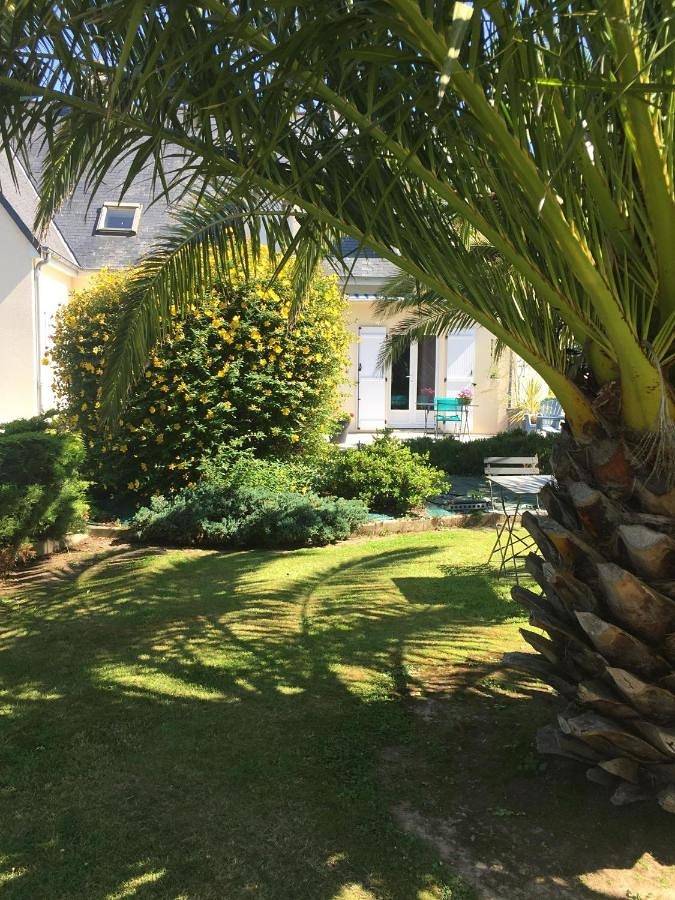 Côté jardin des Charmilles in Quettehou, Région de Cherbourg