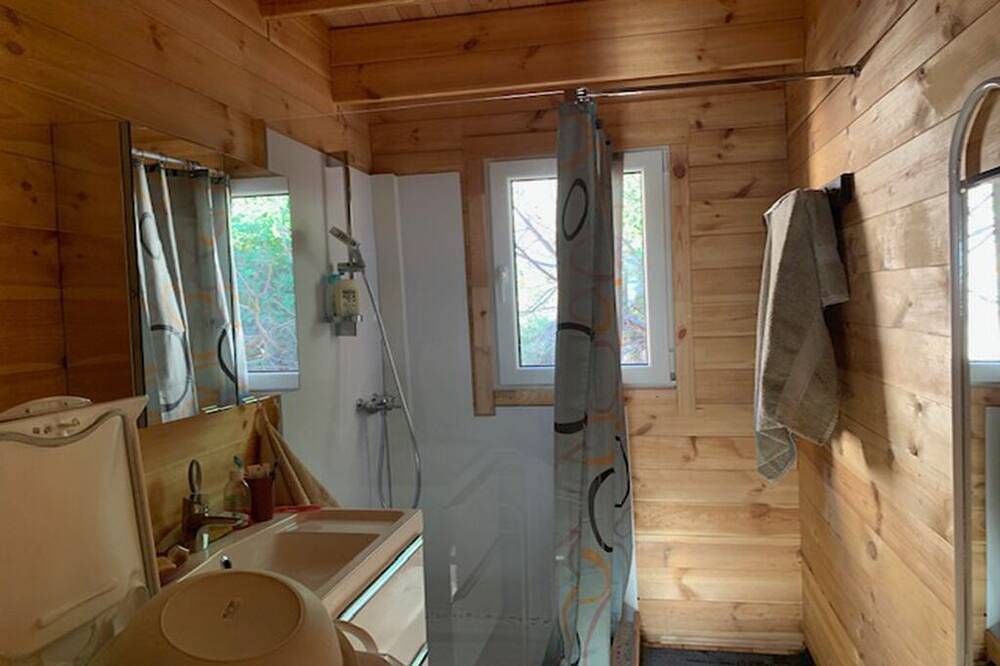 Maison en Bois Location Toutes les Jours e Semaine en Juillet in Solliès-Toucas, Toulon region