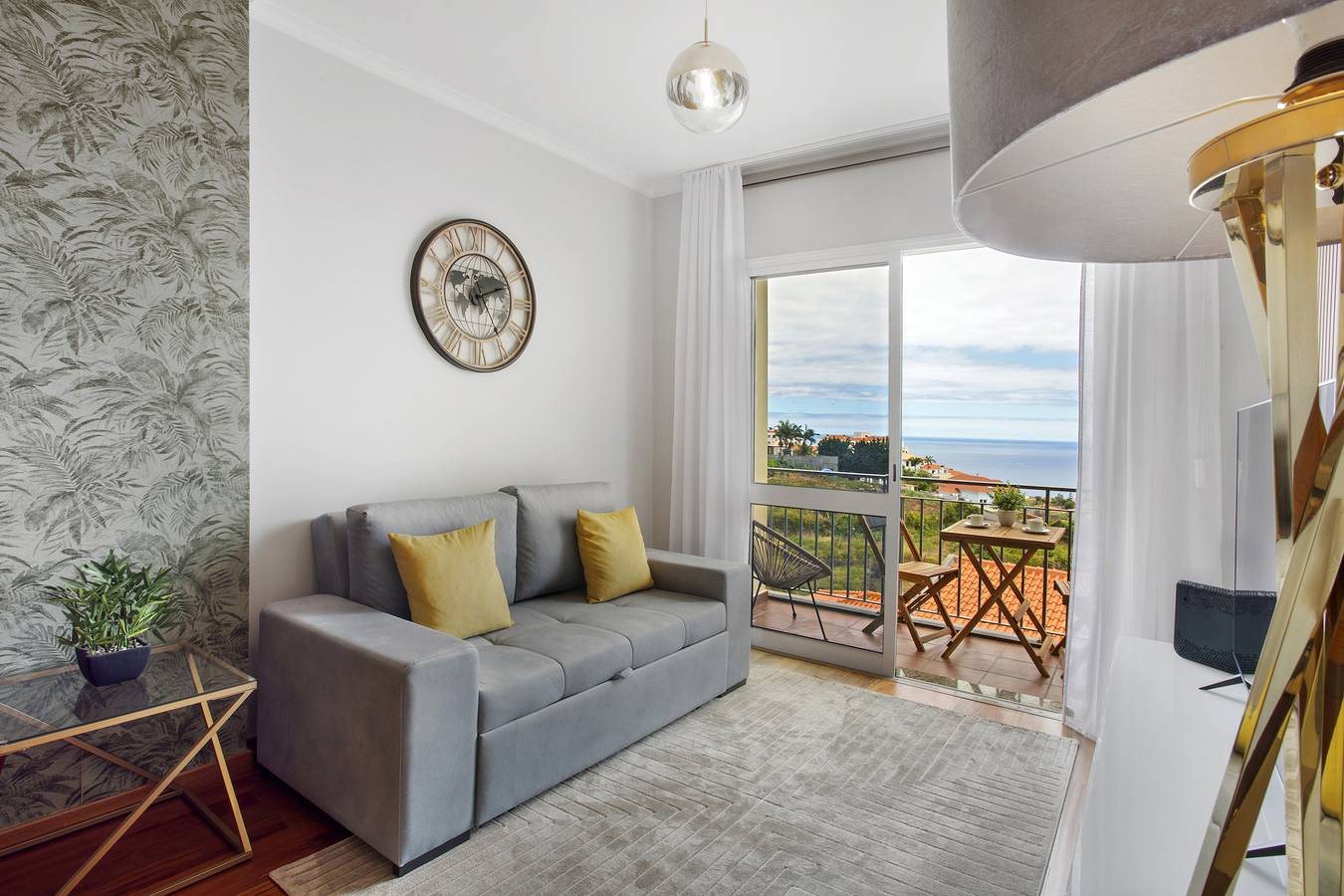 Ganze Wohnung, Apartment 'Ti Clara View' mit Meerblick, Balkon und Wlan in Caniço, Madeira