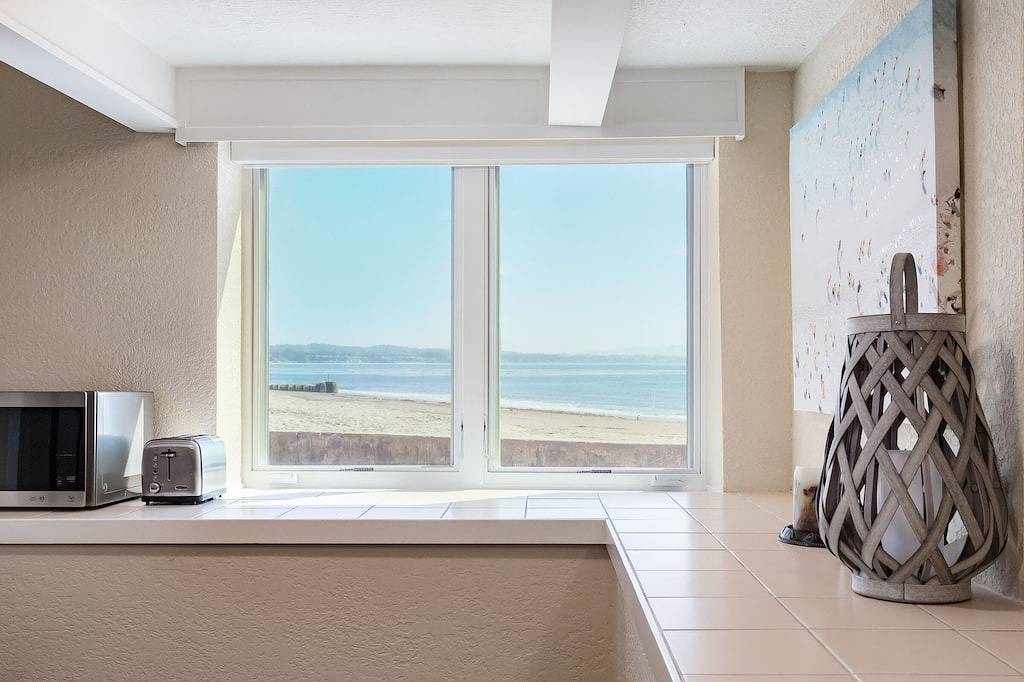 Ganze Wohnung, Pink Venetian (Lower Unit) in Capitola, Santa Cruz County