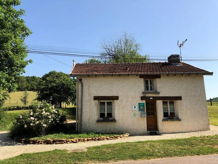 Gîte pour 4 personnes, avec jardin dans Lac de la Liez