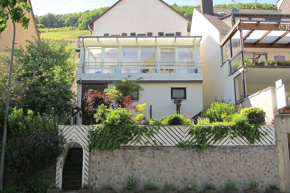 Ferienhaus mit Moselblick, Wintergarten, 8 Pers., 3 Bäder, kostenfr. Öpnv-Ticket in Ürzig, Bernkastel-Kues & Umgebung