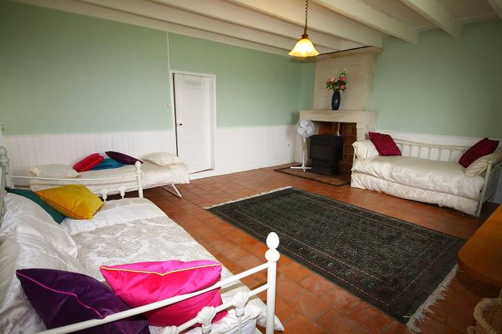 Location de vacances pour 13 personnes, avec terrasse et jardin dans Baignes - 2