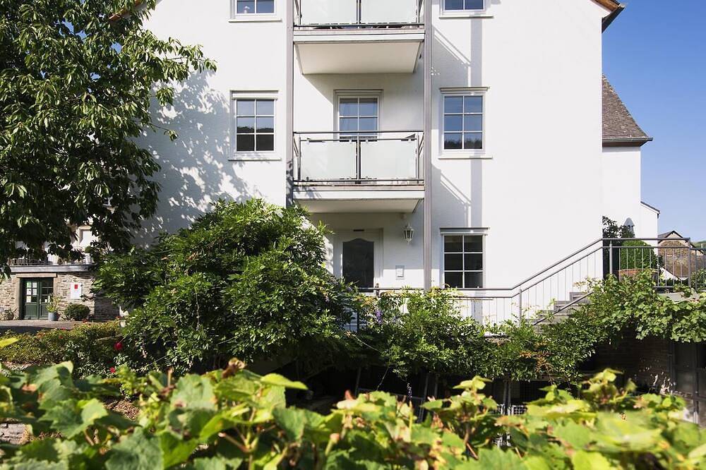 Geheel appartement, Apartment-Private Bathroom-Balcony-Apartment in Trittenheim, Moseleifel