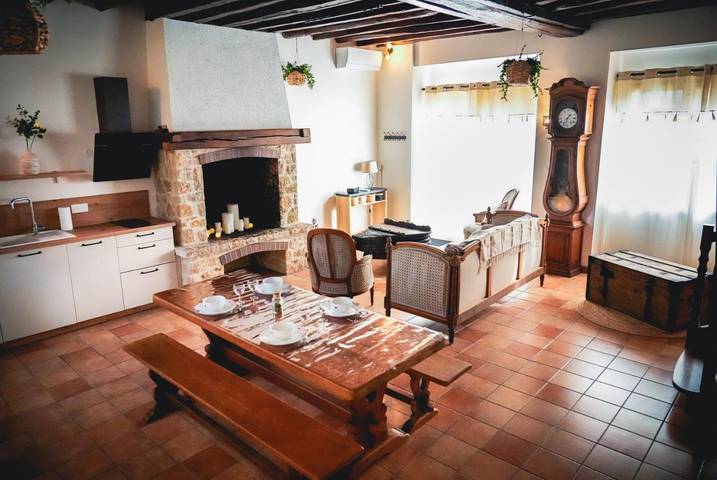 Location de vacances pour 5 personnes, avec Terrasse ainsi que Jardin et Vue dans Chéroy