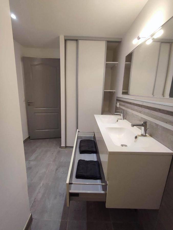 Gîte pour 2 personnes, avec terrasse ainsi que vue et jardin, animaux acceptés à Ambérieu-en-Bugey - 4