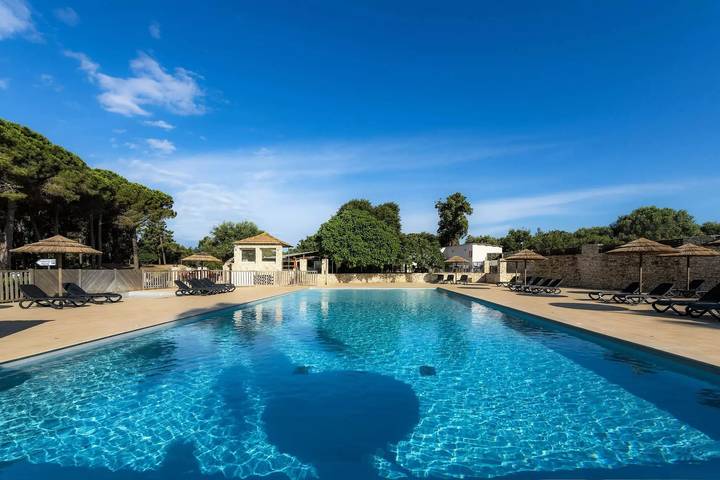 Camping für 4 Personen, mit Terrasse und Pool in Bonifacio