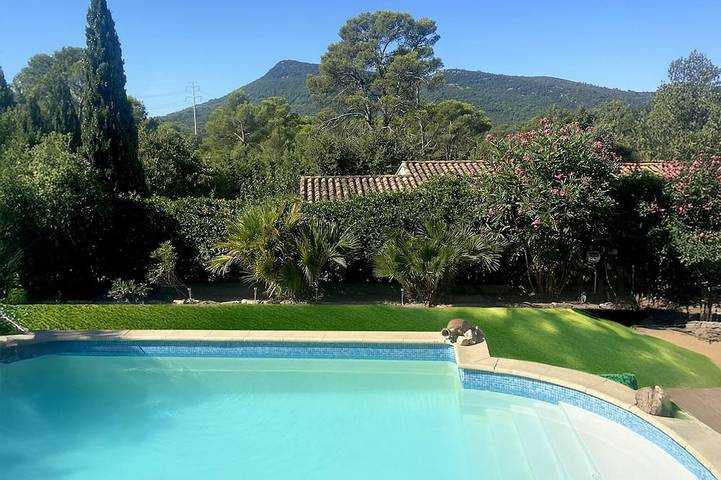 Maison de vacances pour 10 personnes, avec piscine à Rocbaron