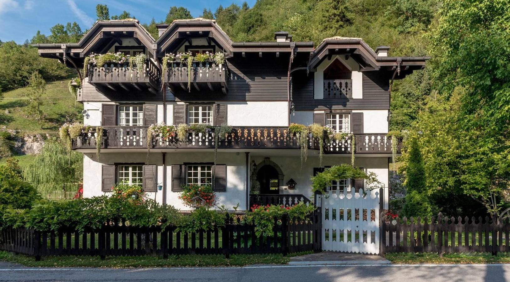 Ganze Wohnung, Apartment „Alpine Nest Loft“ mit Bergblick, Gemeinschaftspool und Wlan in Pieve di Ledro, Ledro