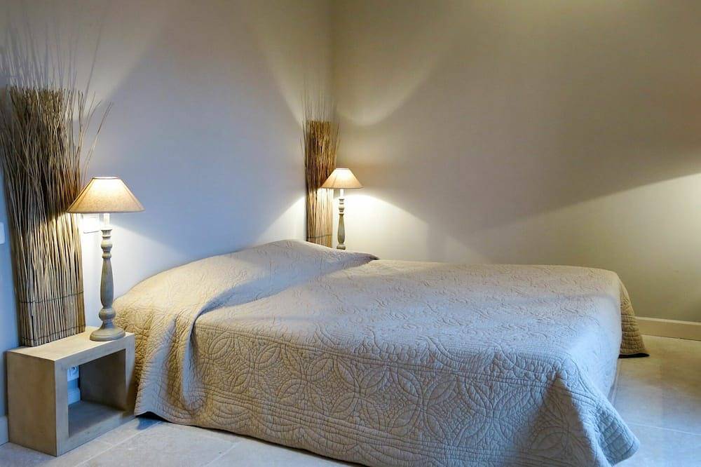 Schönes alleinstehendes Ferienhaus mit  W-Lan, privatem Pool, Tv, Innenhof und Haustiere erlaubt in Maussane-les-Alpilles, Arles und Umgebung