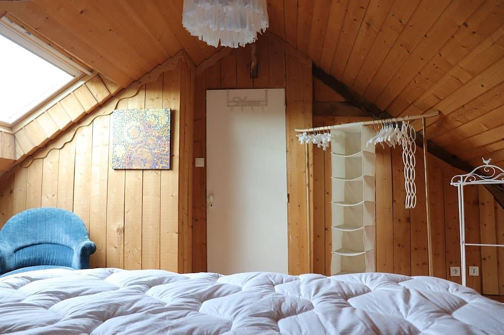 Charme et Nature - Duplex dans maison de terre crue en Pays de Brocéliande in Saint-Méen-le-Grand, Région de Rennes