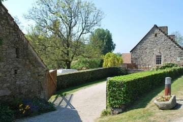 Gîte pour 4 personnes, avec jardin à Vasteville