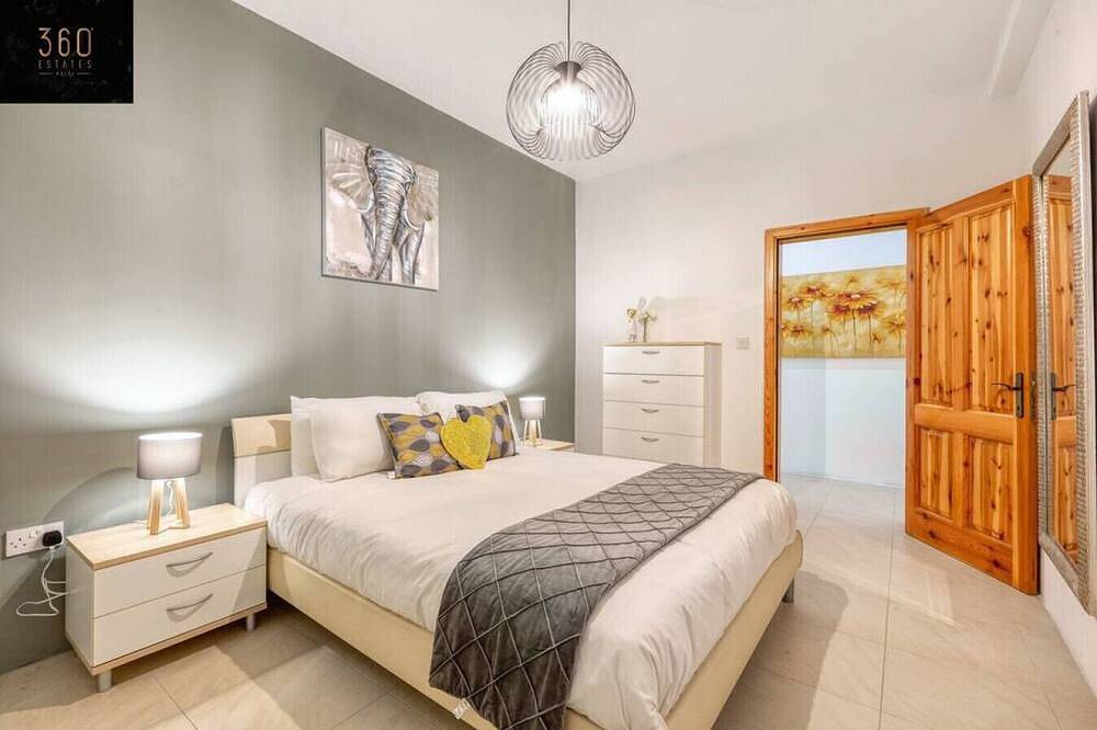 Geheel appartement, Wonderful designer 2Br home with large Sofa and Tv in Paceville, San Giljan