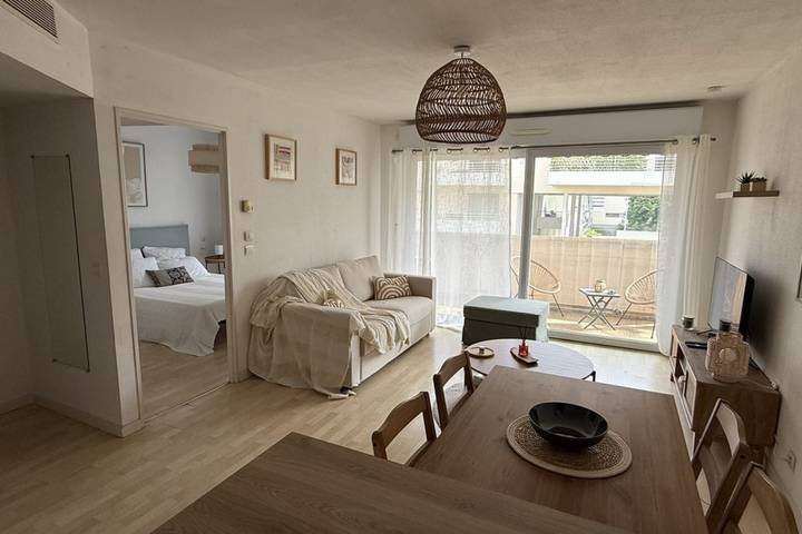 Ferienwohnung für 4 Personen, mit Balkon und Terrasse sowie Garten und Pool in La Rochelle