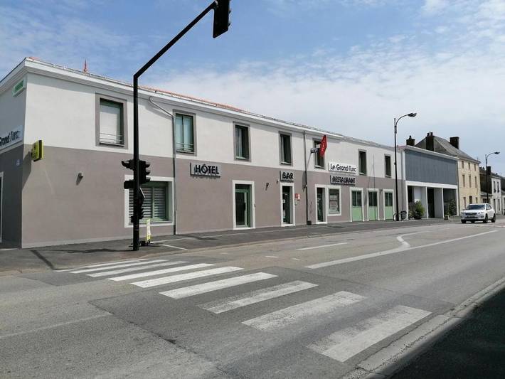 Hôtel pour 2 personnes, avec jardin et piscine dans Essarts-en-Bocage - 2