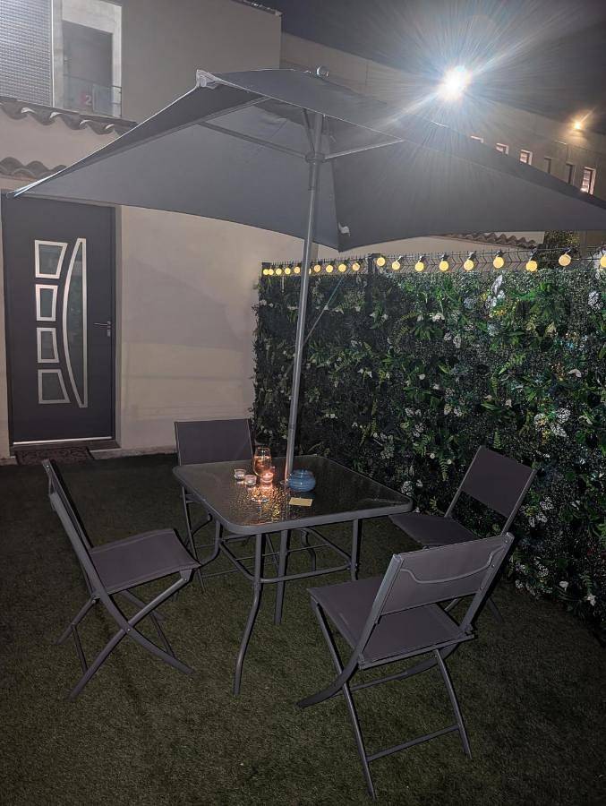 Maison d’hôte pour 2 personnes, avec Jacuzzi et Terrasse ainsi que Jardin et Piscine à Antibes - 2