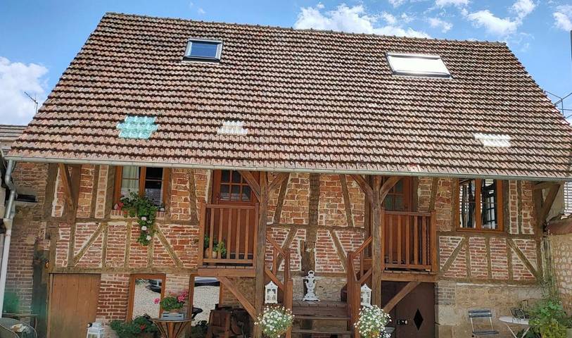 Location de vacances pour 2 personnes, avec Balcon et Terrasse ainsi que Jardin et Vue à Acquigny