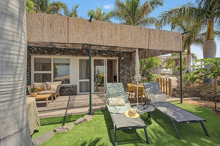 Apartamento entero, Apartamento vacacional 'Tranquilo Con Vistas' con vistas al mar, terraza privada y Wi-Fi in Guía de Isora, Tenerife Sur