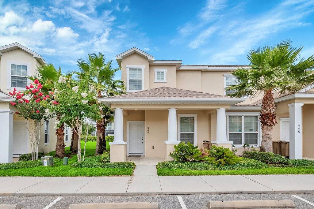 3 Bed, 3 Bath Townhome with Screened-In Private Pool and Access Resort in Four Corners, Lake County