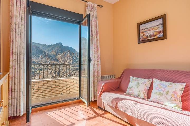 Entire apartment, Apartment 'Apartamento De 1 A 2 Personas' with Balcony and Wi-Fi in Surroundings of Sierra Nevada, Güejar Sierra