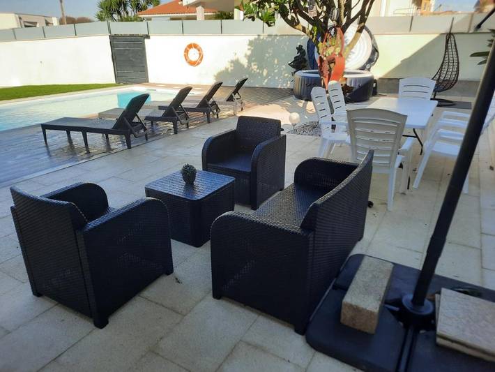 Location de vacances pour 6 personnes, avec vue ainsi que jardin et piscine, animaux acceptés dans Belinho - 3