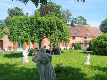 Gîte pour 8 personnes, avec terrasse dans Charny-Orée-de-Puisaye