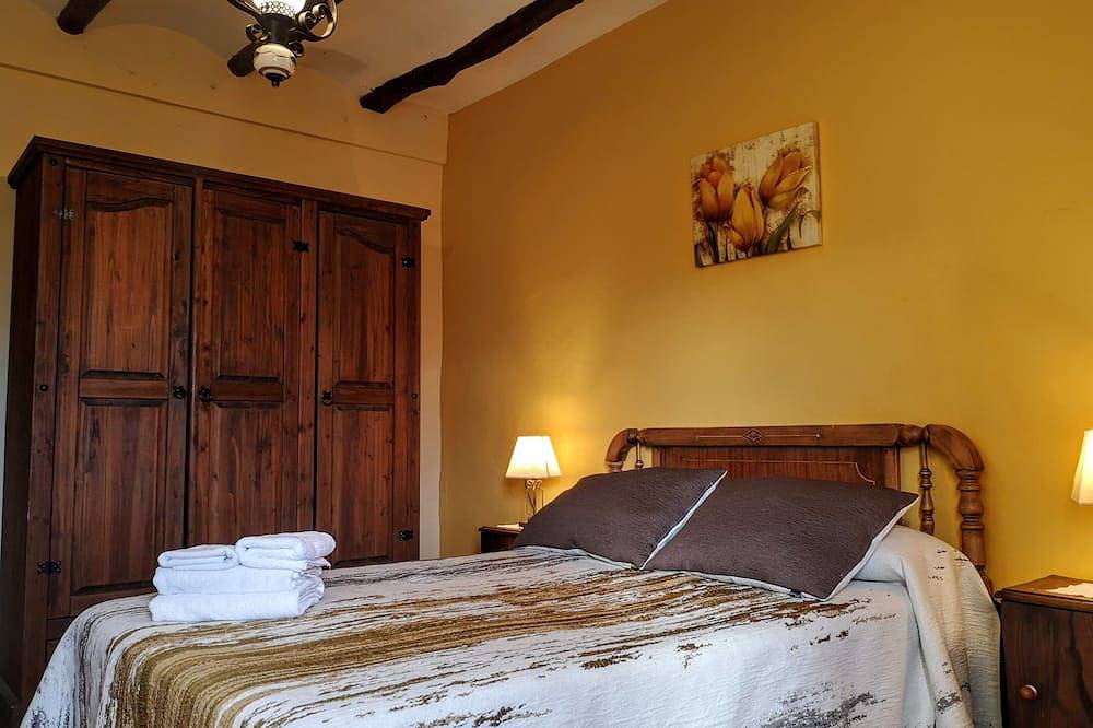 Auténtica casa de campo con jardín in Cella, Provincia de Teruel