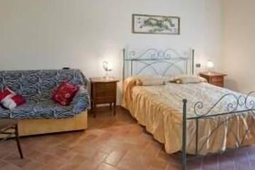 Agriturismo per 2 Persone in Montefiascone, Via Francigena, Foto 1