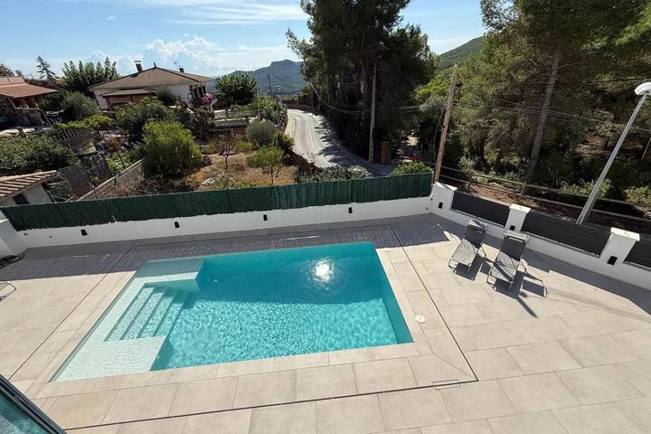 Casa rural para 8 personas, con jacuzzi y jardín en Corbera de Llobregat