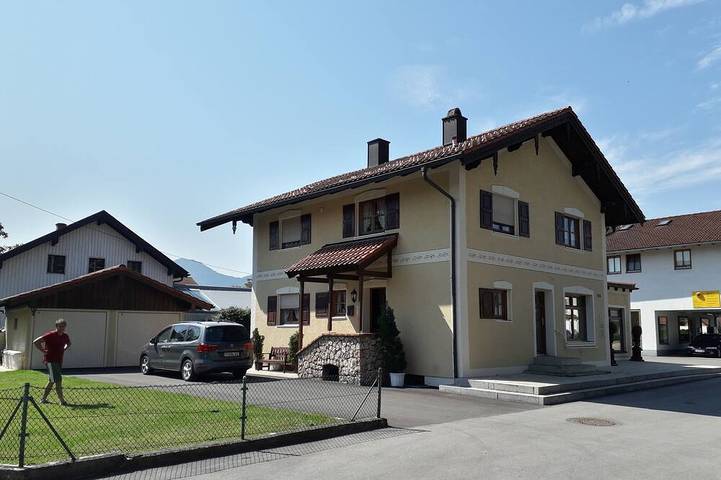Ferienhaus für 7 Personen, mit Pool und Whirlpool sowie Balkon und Sauna im Chiemgau